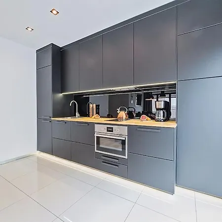 Dominikanska 9 - Bemyguest! In Lägenhet