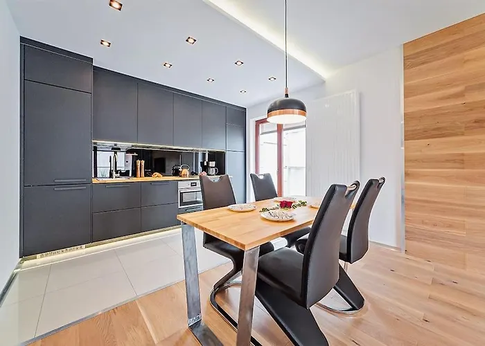 Dominikanska 9 - Bemyguest! In * بوزنان